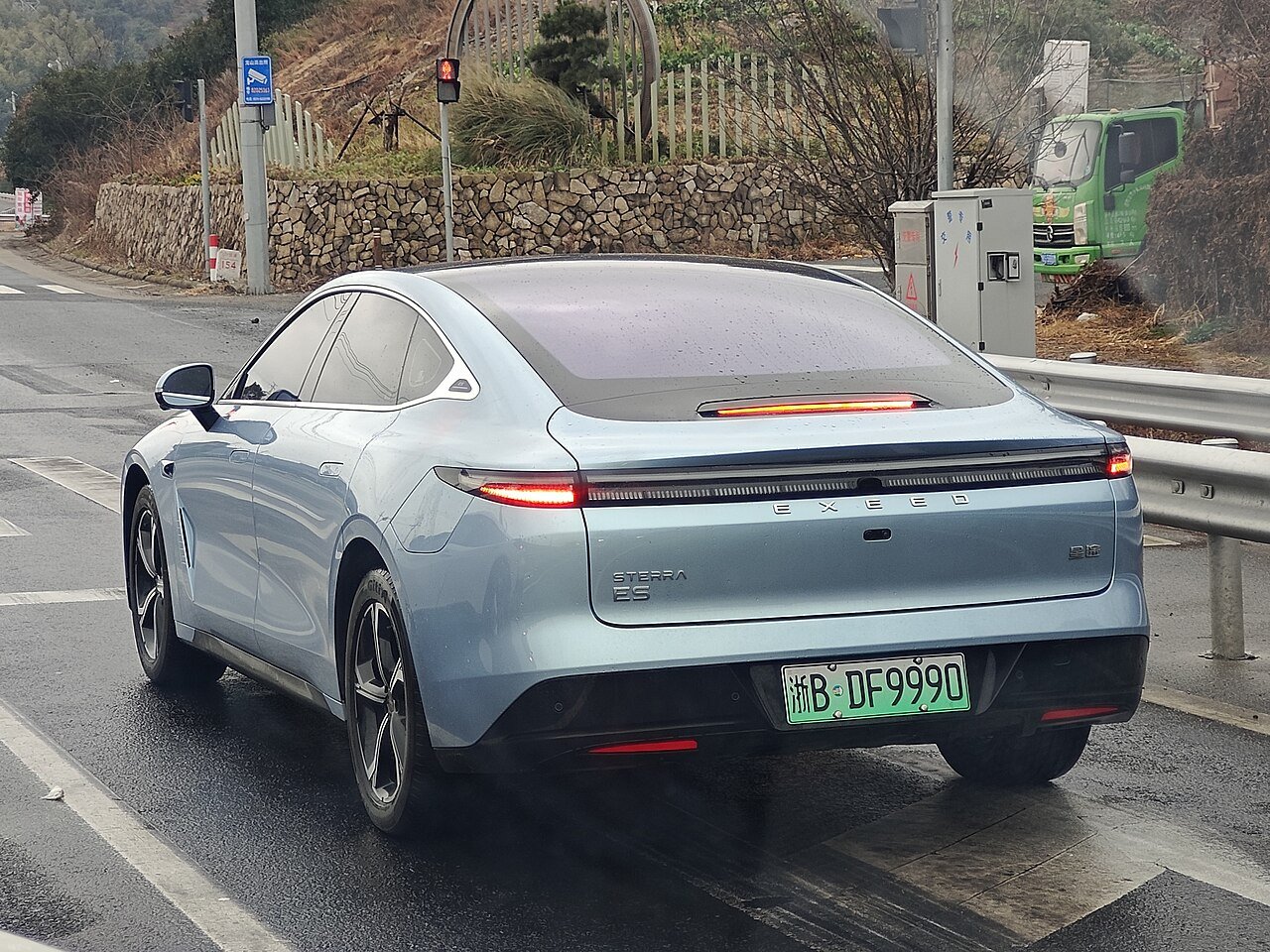 BYD szykuje luksusowy sedan Yangwang z bateriami półprzewodnikowymi